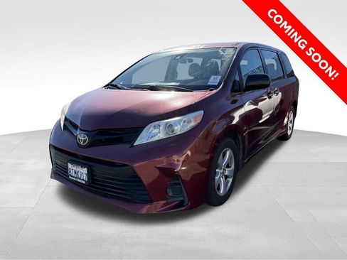 Used 2018 Toyota Sienna L image 1
