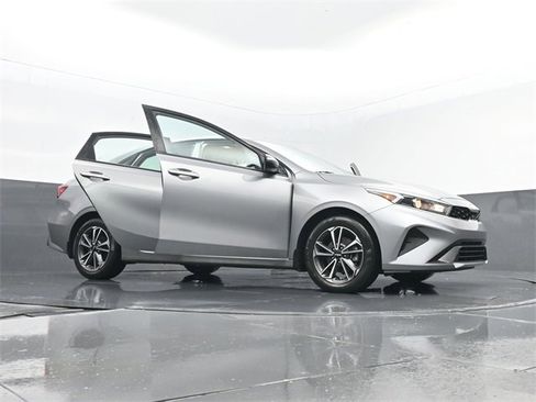 Used 2024 Kia Forte LXS w/ LXS Technology Package image 29
