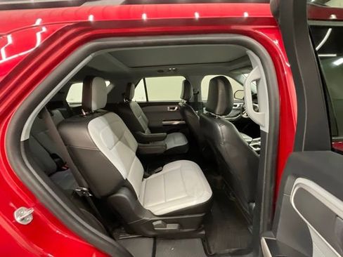 Used 2021 Ford Explorer XLT AWD/4WD image 24