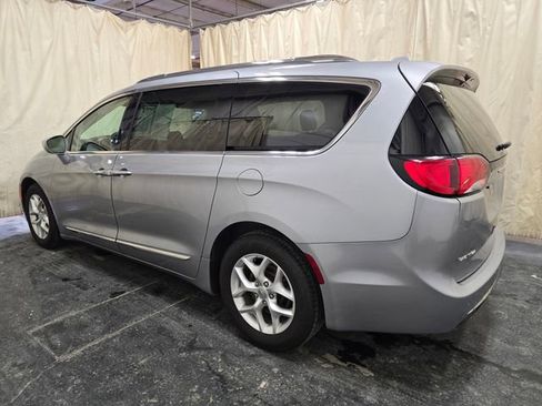 Used 2020 Chrysler Pacifica Limited image 9