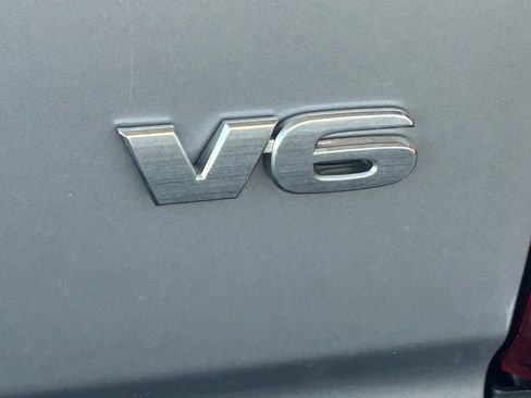 Used 2017 Toyota Tacoma SR5 image 20