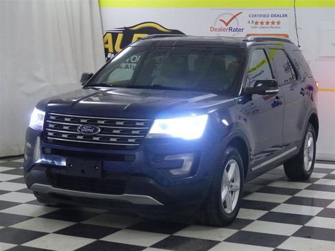 Used 2016 Ford Explorer XLT w/ Equipment Group 202A AWD/4WD image 4