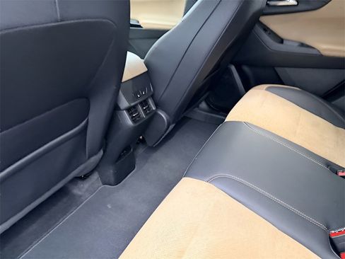 Used 2025 Chevrolet Equinox ACTIV w/ Safety and Technology Package image 32