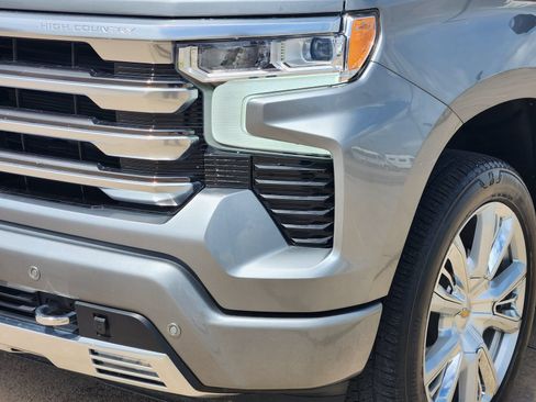 Used 2024 Chevrolet Silverado 1500 High Country w/ High Country Premium Package AWD/4WD image 9
