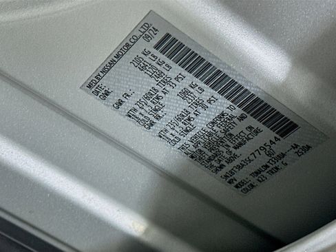 Used 2025 Nissan Rogue SV image 12