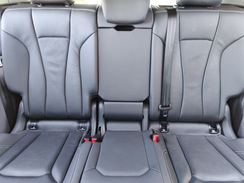 Used 2023 Audi Q8 Premium image 38