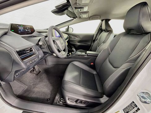 New 2027 Toyota Prius Plug-In Hybrid FWD image 11