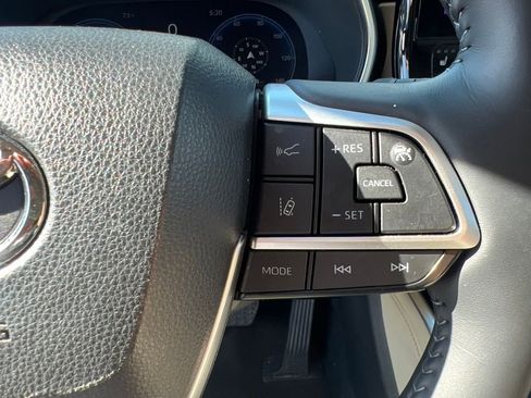 Used 2024 Toyota Highlander Platinum AWD/4WD image 13