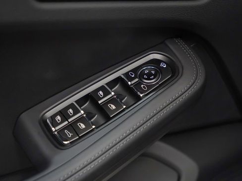 Certified 2025 Porsche Macan image 22