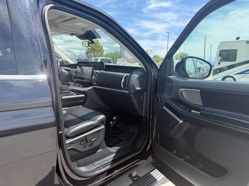Used 2025 Ford Expedition Max Platinum AWD/4WD image 25