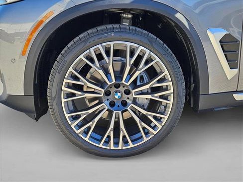New 2026 BMW X5 xDrive40i w/ Climate Comfort Package image 9