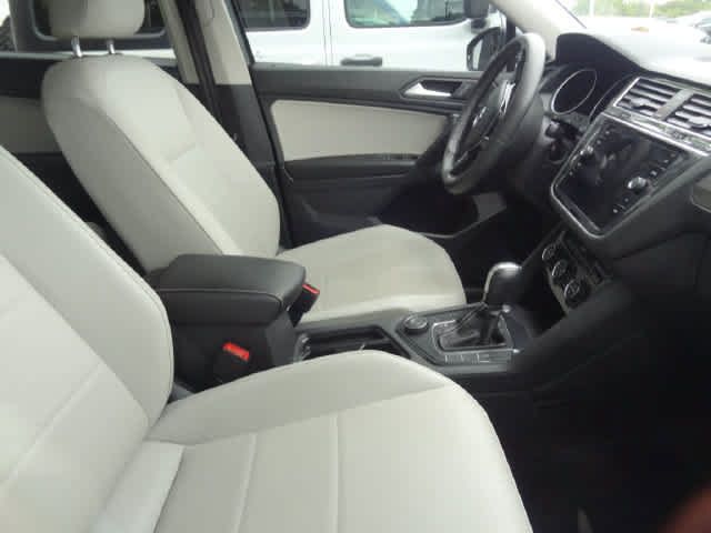 Used 2021 Volkswagen Tiguan SE AWD/4WD image 9