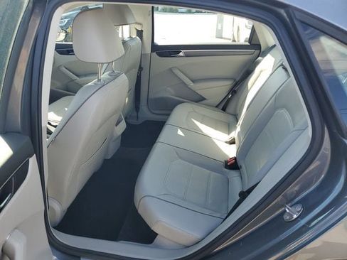 Used 2018 Volkswagen Passat 2.0T R-Line image 11
