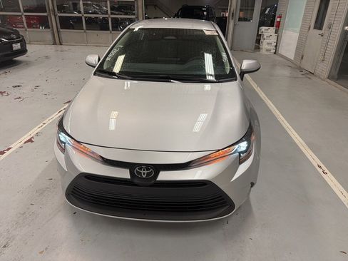 Used 2023 Toyota Corolla LE image 2