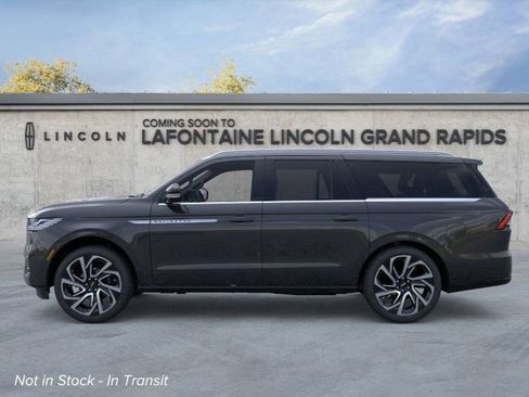 New 2026 Lincoln Navigator L Reserve AWD/4WD image 3