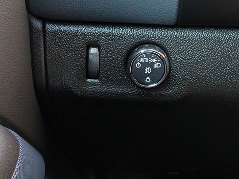 Used 2019 Chevrolet Colorado Z71 RWD image 12