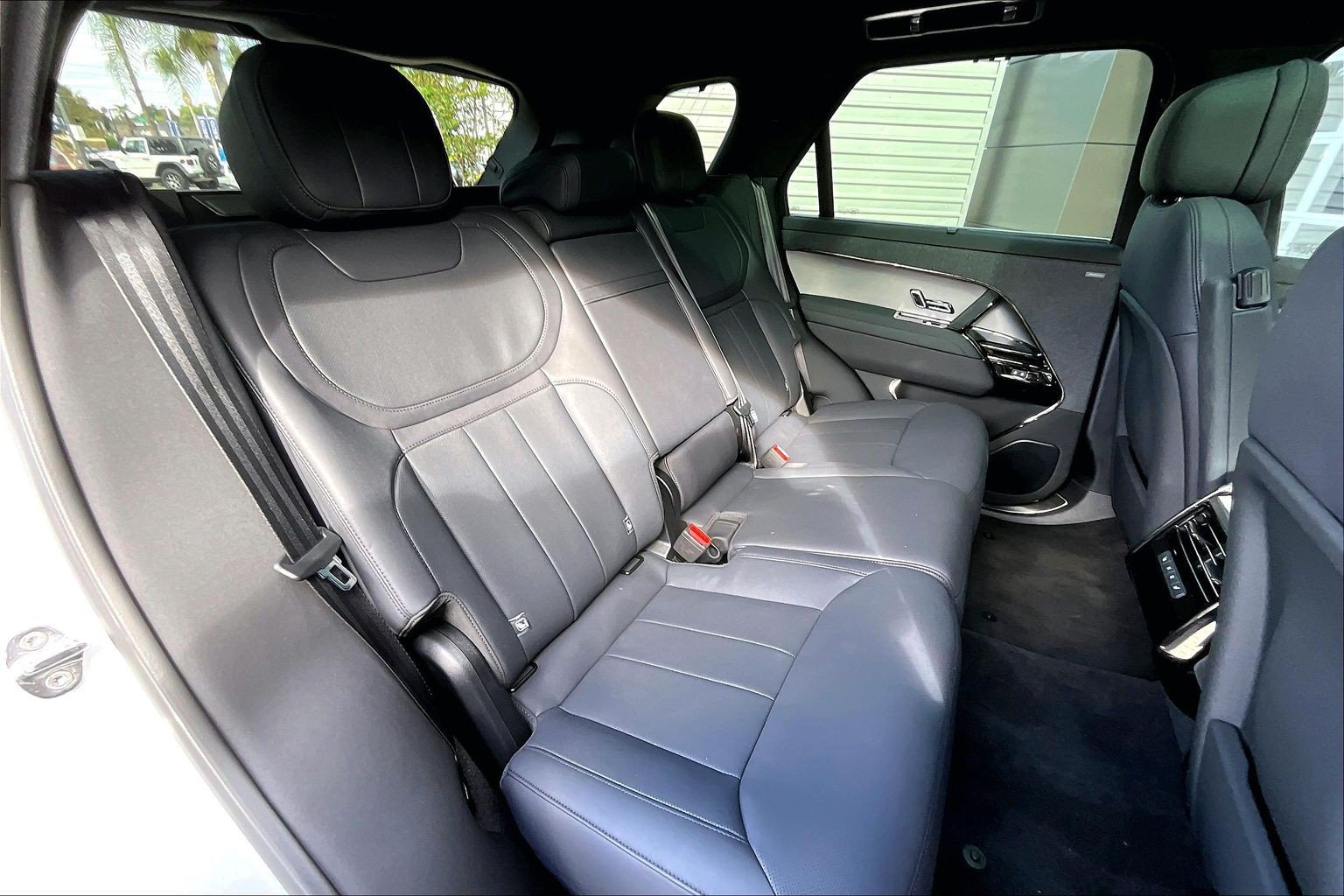 Used 2025 Land Rover Range Rover Sport SE AWD/4WD image 27