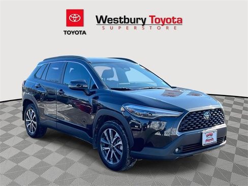 Used 2024 Toyota Corolla Cross XLE image 1