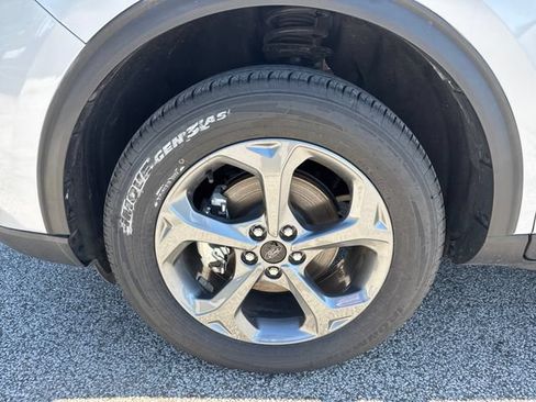 Used 2025 Ford Escape ST-Line Select AWD/4WD image 9