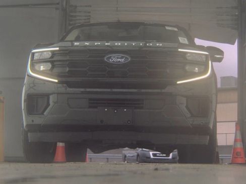 Used 2025 Ford Expedition Active image 8