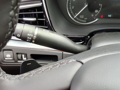 New 2025 Cadillac XT6 Luxury image 22