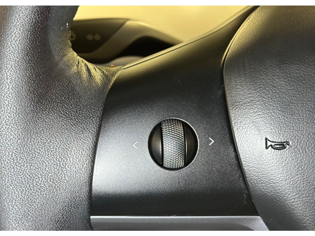 Used 2024 Tesla Model Y Long Range AWD/4WD image 26