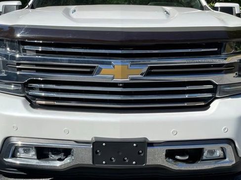 Used 2019 Chevrolet Silverado 1500 High Country w/ Technology Package AWD/4WD image 11