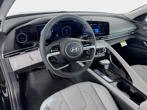 New 2026 Hyundai Elantra Limited FWD image 9
