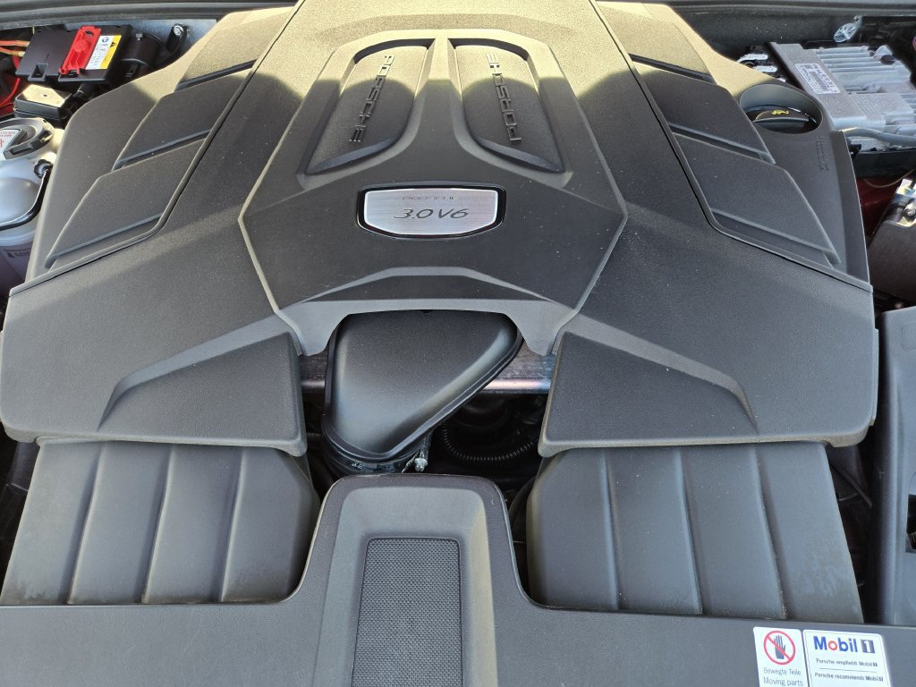 Used 2022 Porsche Cayenne AWD/4WD image 31