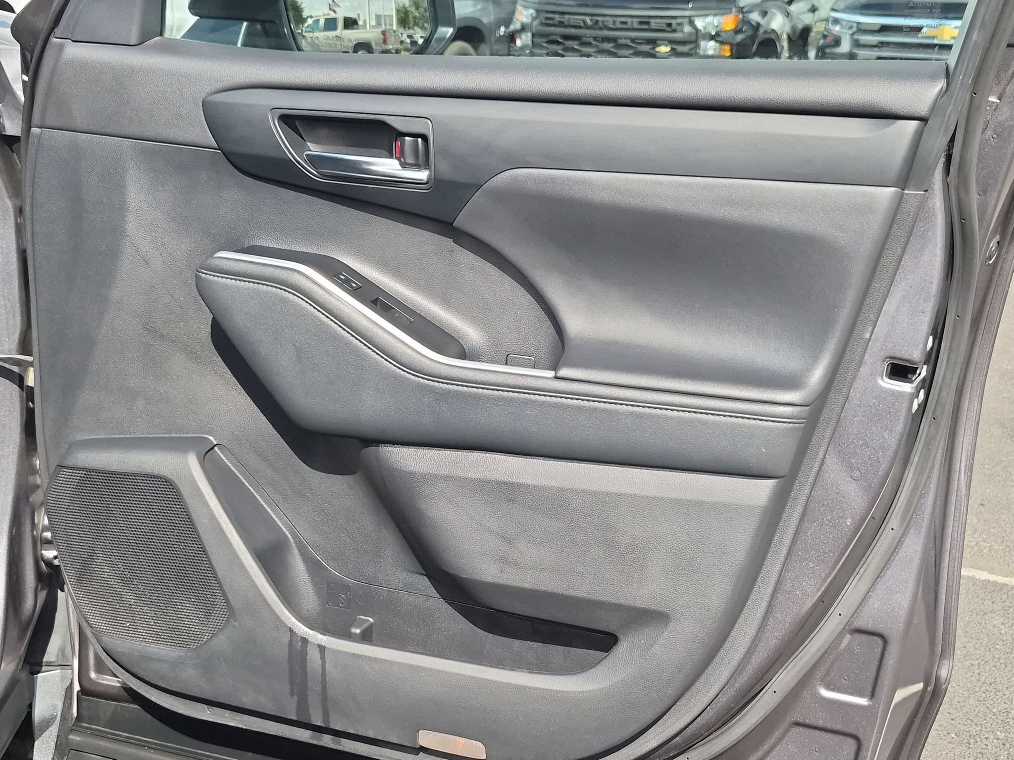 Used 2022 Toyota Highlander XLE FWD image 32