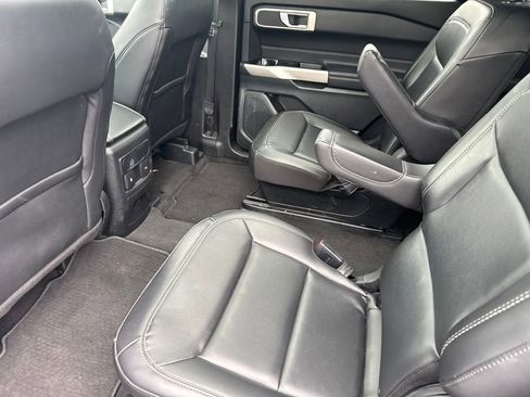 Used 2023 Ford Explorer XLT w/ Equipment Group 202A AWD/4WD image 11