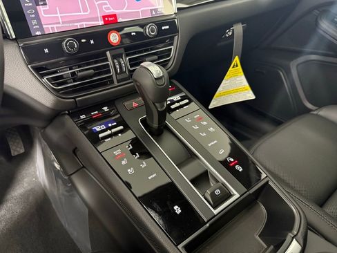 New 2026 Porsche Macan image 32