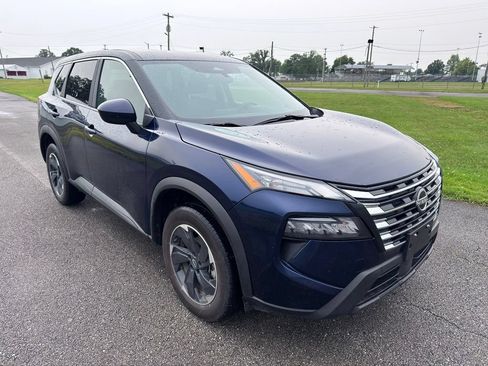 Used 2024 Nissan Rogue SV AWD/4WD image 8