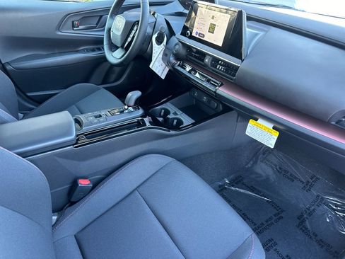 Used 2025 Toyota Prius Plug-In Hybrid image 15