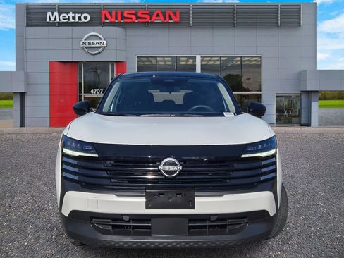 Certified 2025 Nissan Kicks SV image 2