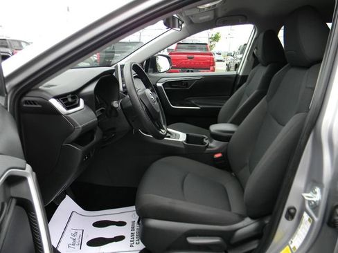 Used 2025 Toyota RAV4 LE AWD/4WD image 19