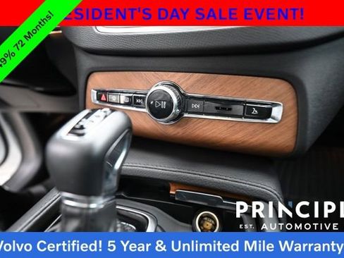 Certified 2022 Volvo XC90 T6 Momentum w/ Advanced Package image 19