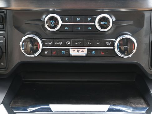 Used 2024 Ford F350 Lariat w/ FX4 Off-Road Package AWD/4WD image 40