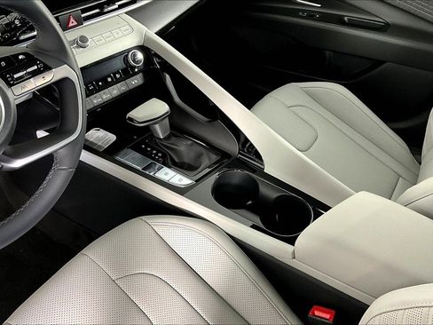 New 2026 Hyundai Elantra Limited FWD image 12