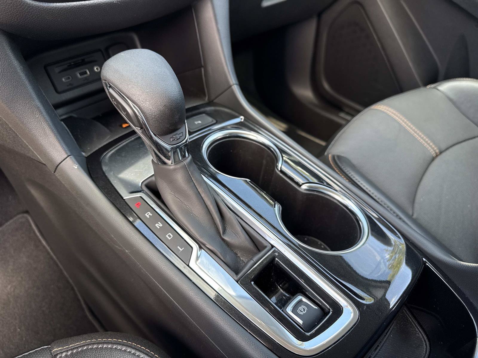 Used 2023 Chevrolet Equinox Premier FWD image 28
