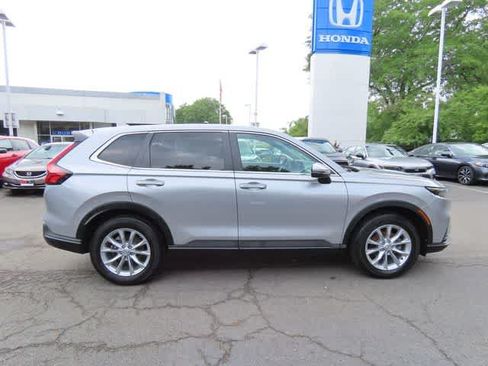 Used 2024 Honda CR-V EX image 3