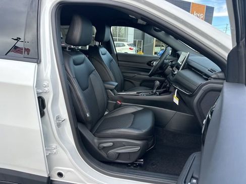 New 2026 Jeep Compass Altitude image 23