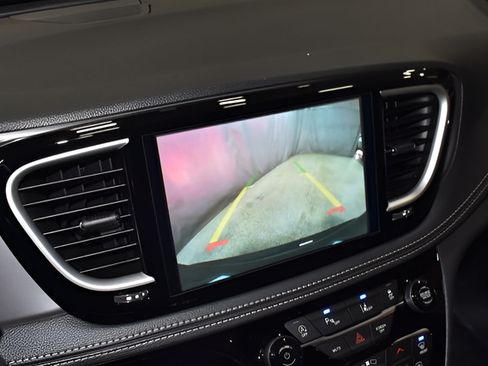 New 2026 Chrysler Pacifica Select w/ S Appearance Package FWD image 13