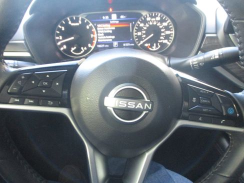 Used 2024 Nissan Altima 2.5 SV w/ SV Premium Package image 15