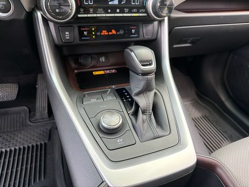 Certified 2025 Toyota RAV4 Limited w/ Advanced Technology Package AWD/4WD image 15