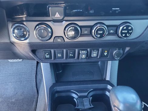 Used 2018 Toyota Tacoma TRD Sport w/ Technology Package image 23