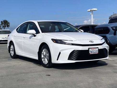 Used 2026 Toyota Camry LE w/ Convenience Package FWD image 2