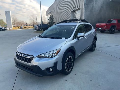 Used 2023 Subaru Crosstrek 2.0i Premium image 2