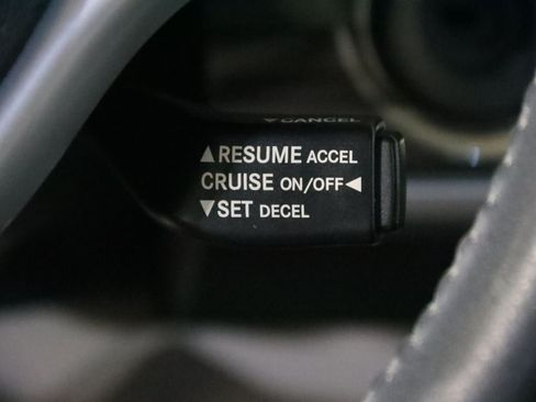 Used 2010 Chrysler Town & Country Touring Plus w/ Premium Group FWD image 18