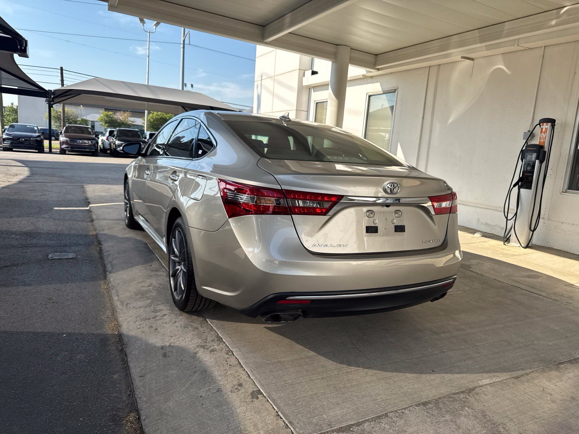 Used 2017 Toyota Avalon Limited FWD image 7